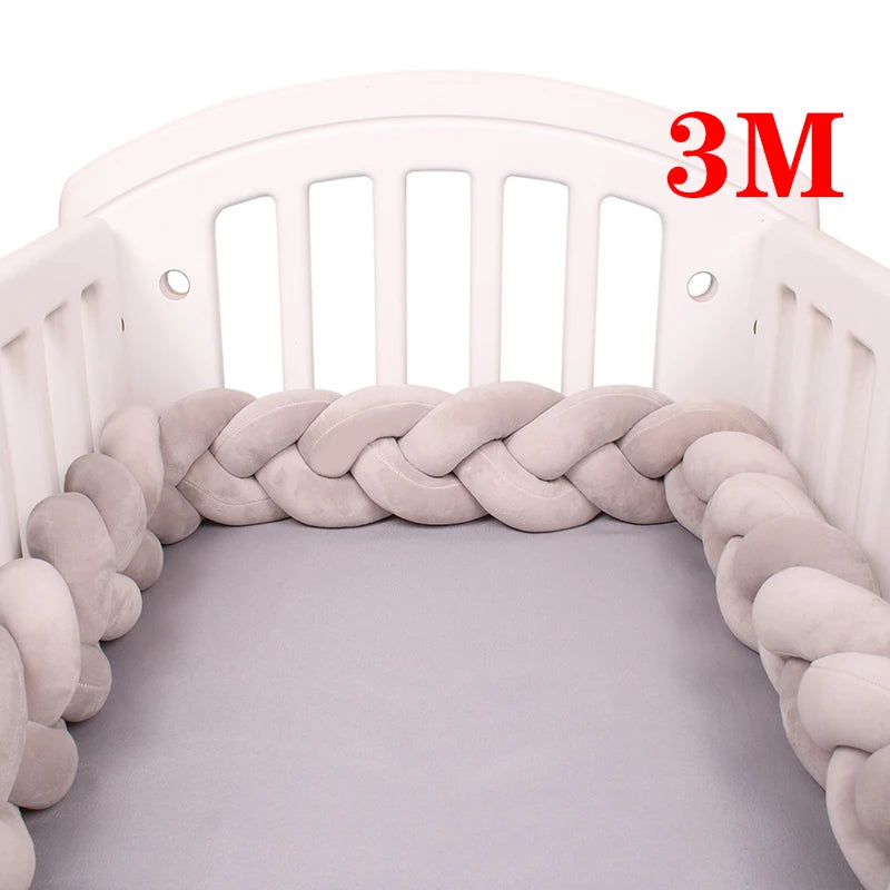Tour de lit bébé tressé – Protection et décoration pour berceau