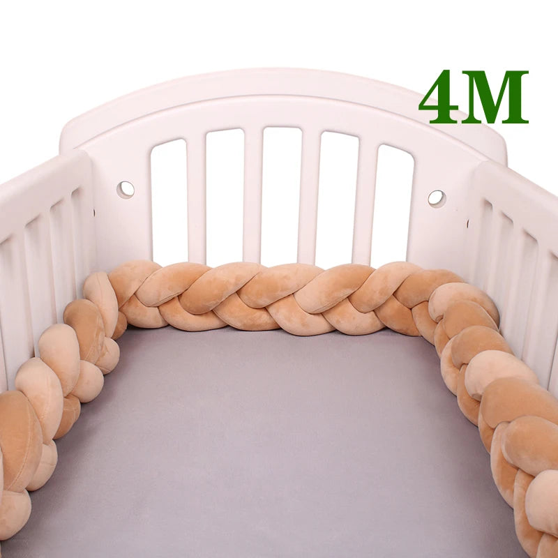 Tour de lit bébé tressé – Protection et décoration pour berceau
