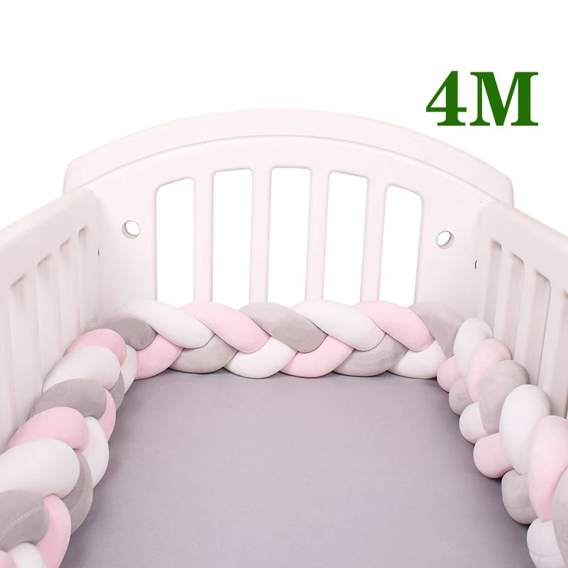 Tour de lit bébé tressé – Protection et décoration pour berceau