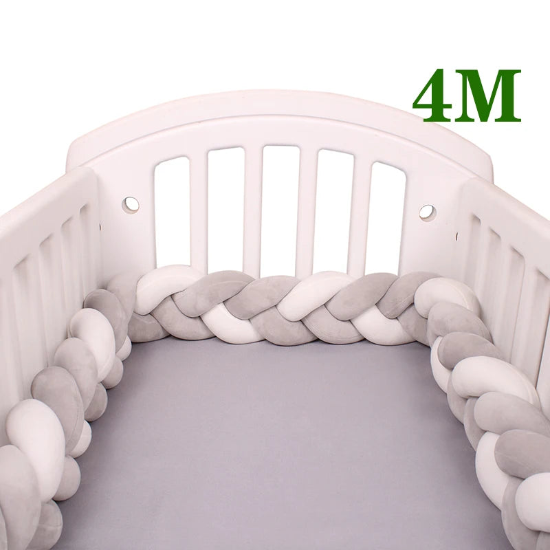 Tour de lit bébé tressé – Protection et décoration pour berceau