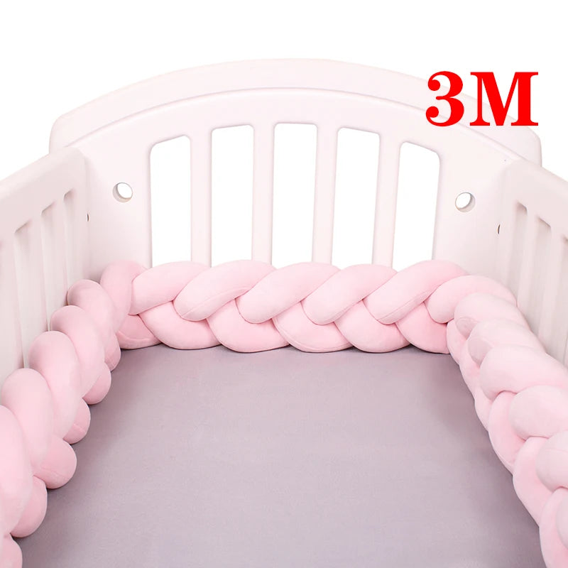 Tour de lit bébé tressé – Protection et décoration pour berceau