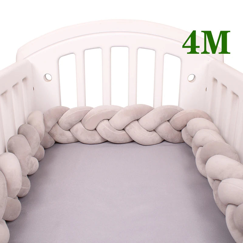 Tour de lit bébé tressé – Protection et décoration pour berceau