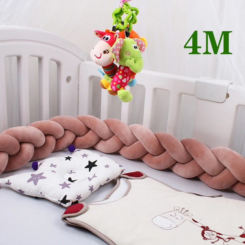 Tour de lit bébé tressé – Protection et décoration pour berceau