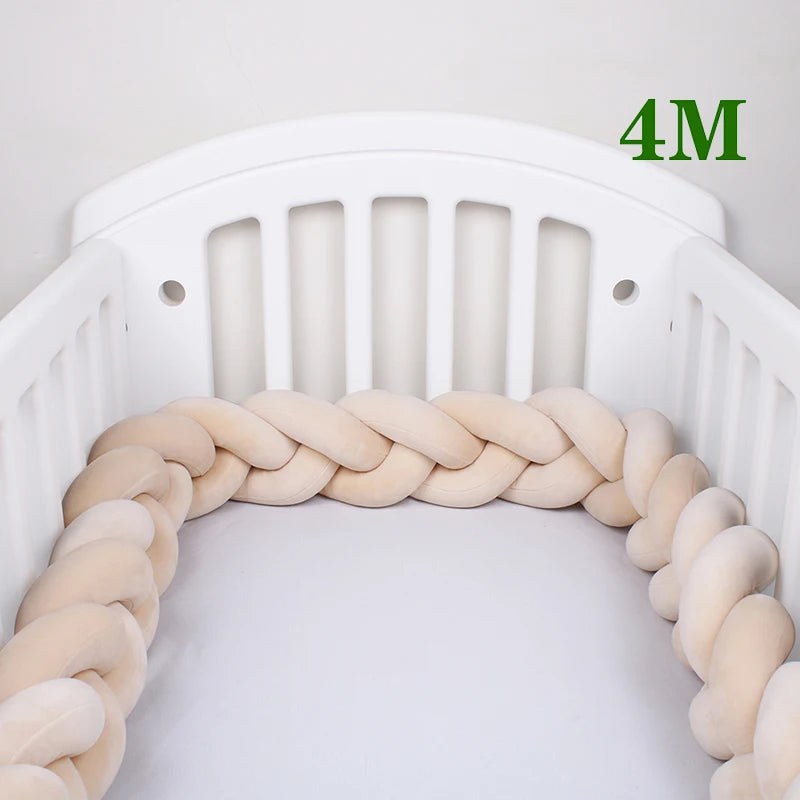 Tour de lit bébé tressé – Protection et décoration pour berceau