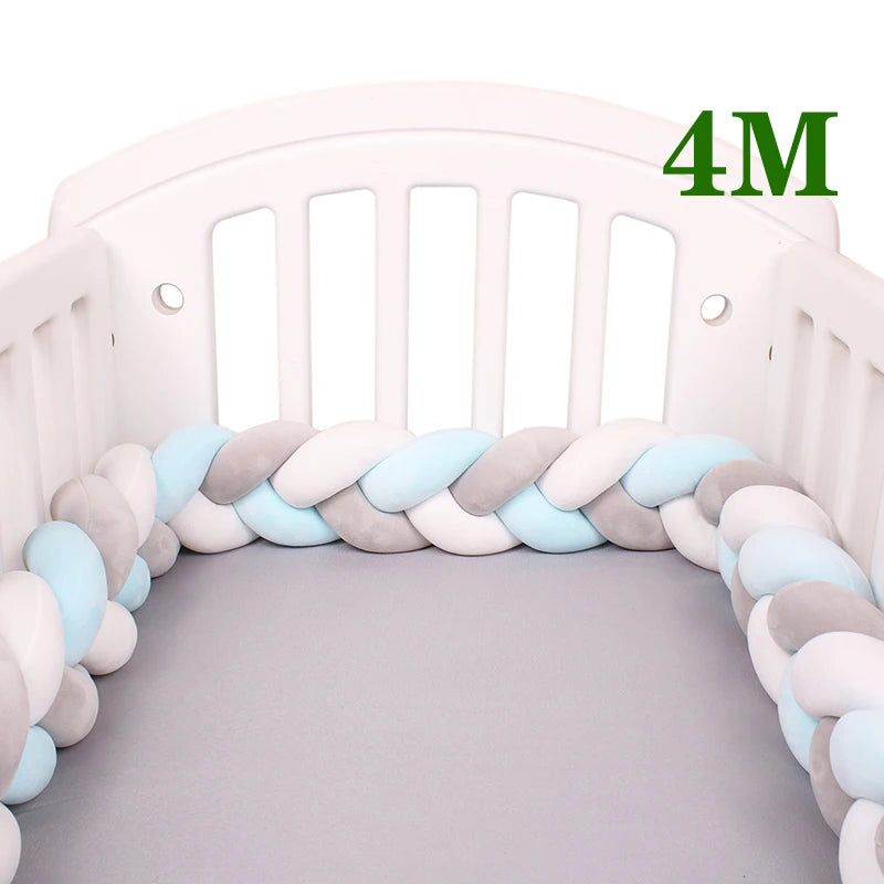 Tour de lit bébé tressé – Protection et décoration pour berceau