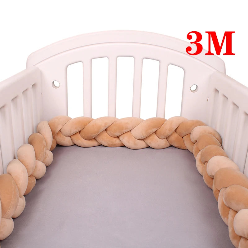 Tour de lit bébé tressé – Protection et décoration pour berceau