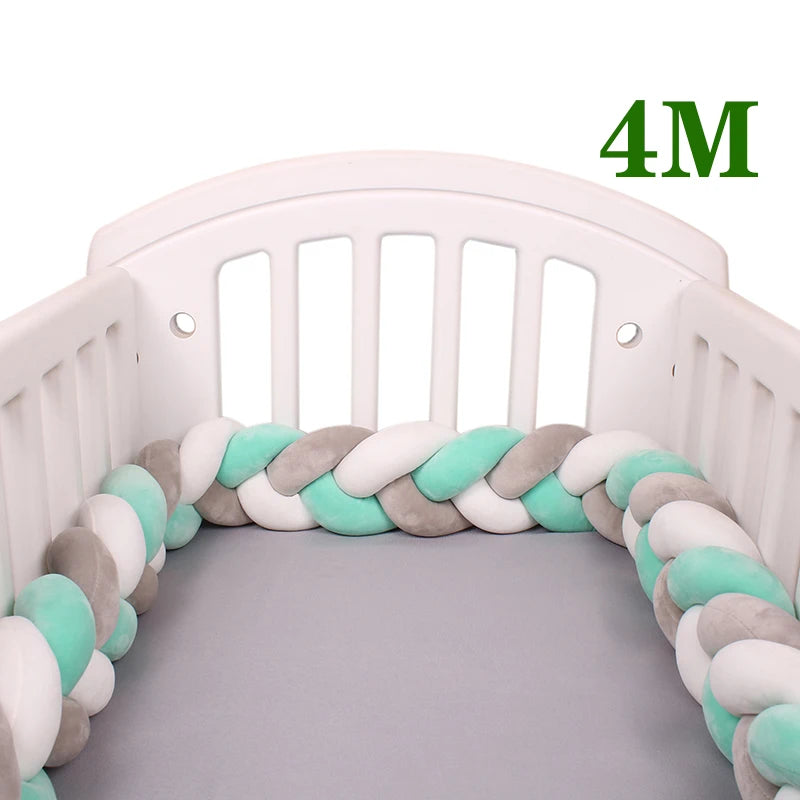Tour de lit bébé tressé – Protection et décoration pour berceau