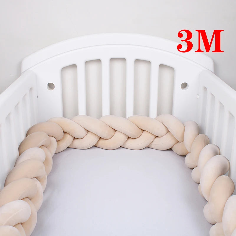 Tour de lit bébé tressé – Protection et décoration pour berceau