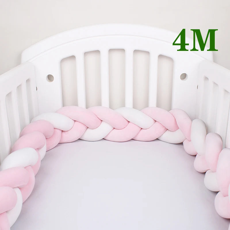 Tour de lit bébé tressé – Protection et décoration pour berceau