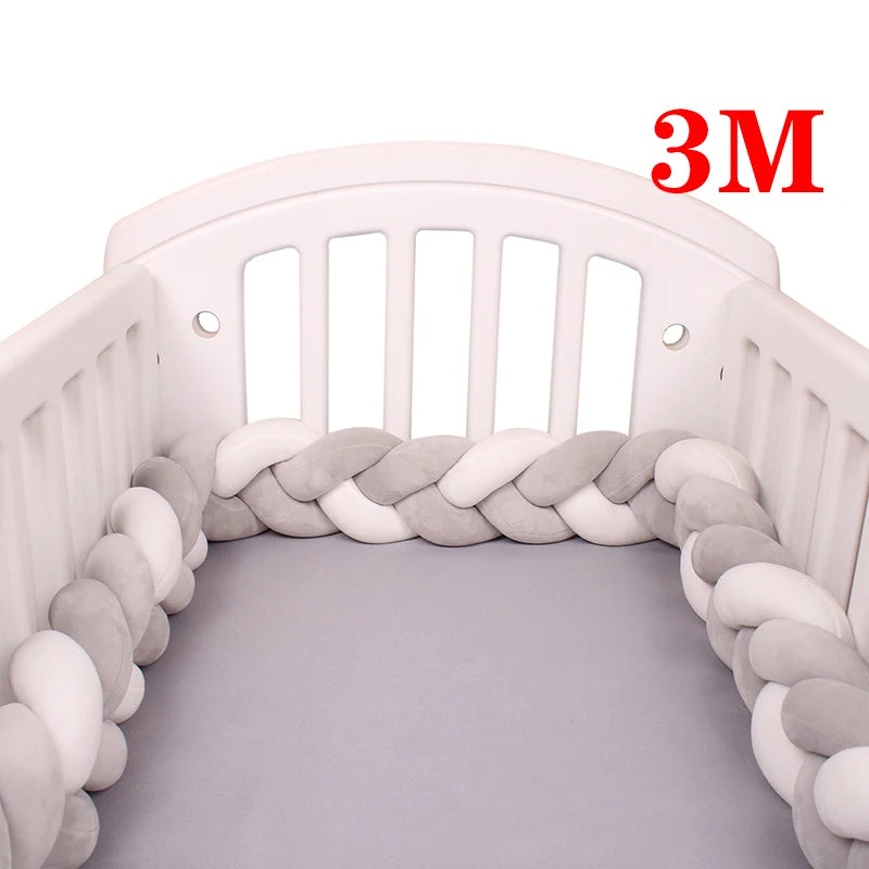 Tour de lit bébé tressé – Protection et décoration pour berceau