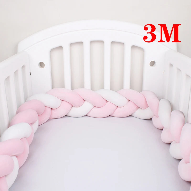 Tour de lit bébé tressé – Protection et décoration pour berceau