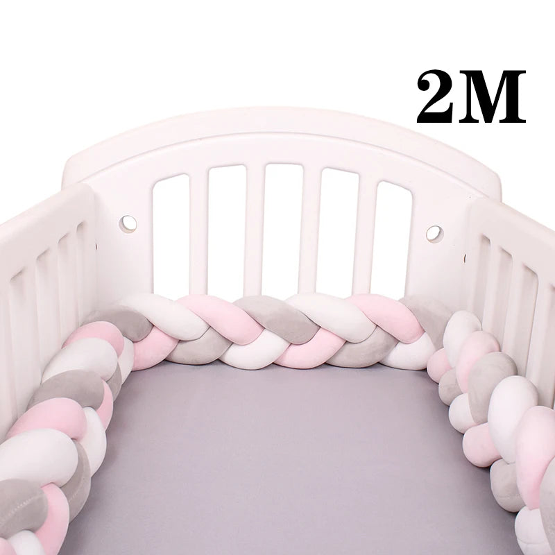 Tour de lit bébé tressé – Protection et décoration pour berceau