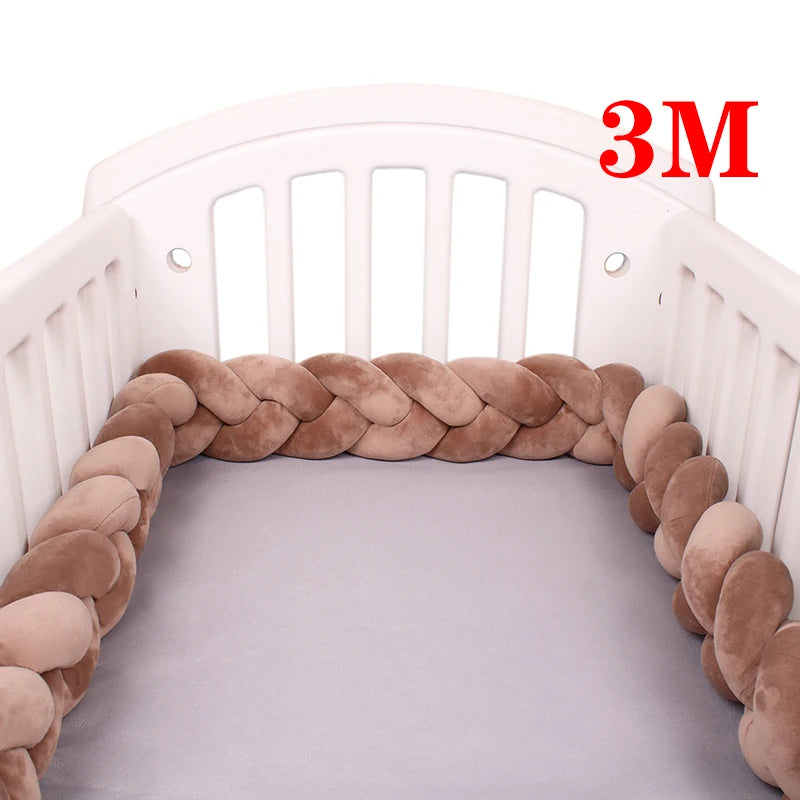 Tour de lit bébé tressé – Protection et décoration pour berceau