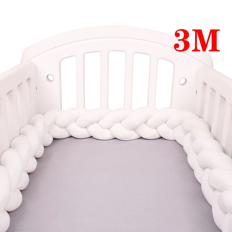 Tour de lit bébé tressé – Protection et décoration pour berceau