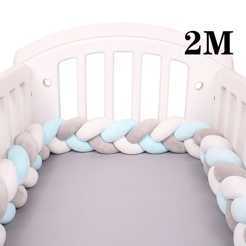 Tour de lit bébé tressé – Protection et décoration pour berceau