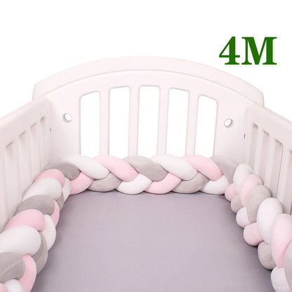 Tour de lit bébé tressé – Protection et décoration pour berceau