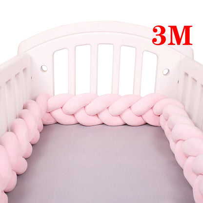 Tour de lit bébé tressé – Protection et décoration pour berceau