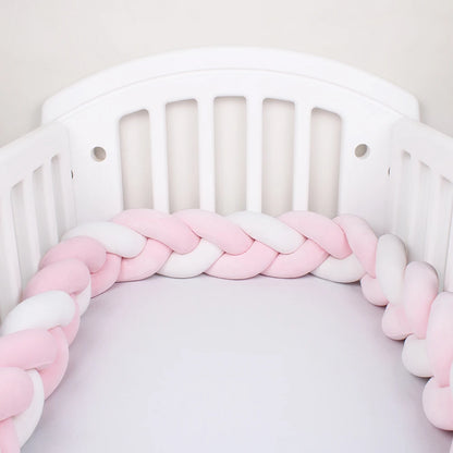 Tour de lit bébé tressé – Protection et décoration pour berceau