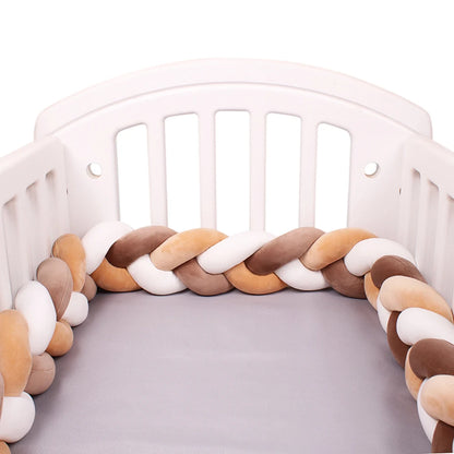 Tour de lit bébé tressé – Protection et décoration pour berceau