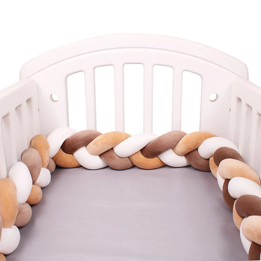 Tour de lit bébé tressé – Protection et décoration pour berceau