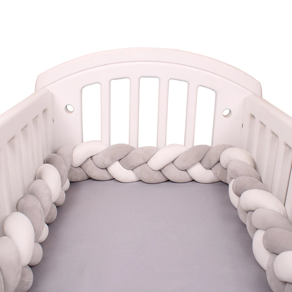 Tour de lit bébé tressé – Protection et décoration pour berceau