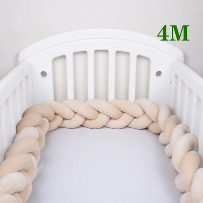 Tour de lit bébé tressé – Protection et décoration pour berceau