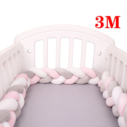 Tour de lit bébé tressé – Protection et décoration pour berceau