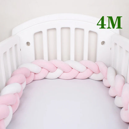 Tour de lit bébé tressé – Protection et décoration pour berceau