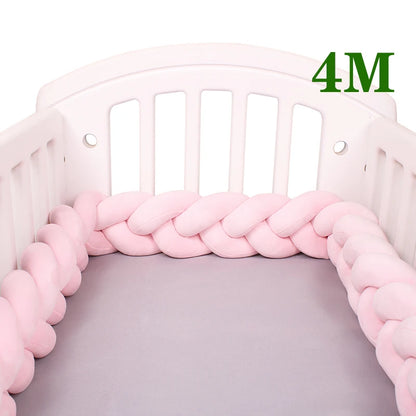 Tour de lit bébé tressé – Protection et décoration pour berceau