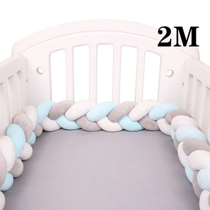 Tour de lit bébé tressé – Protection et décoration pour berceau