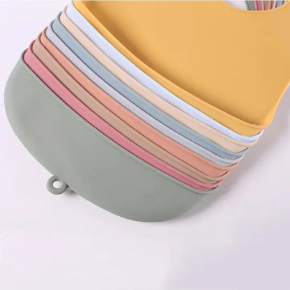 Bavoir silicone bébé 9 coloris – Impérméable, facile à nettoyer, sans BPA